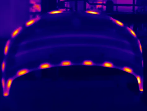 일관된 접합 제어를 위한 적외선 파이로미터의 제조 설비 내 전략적 배치